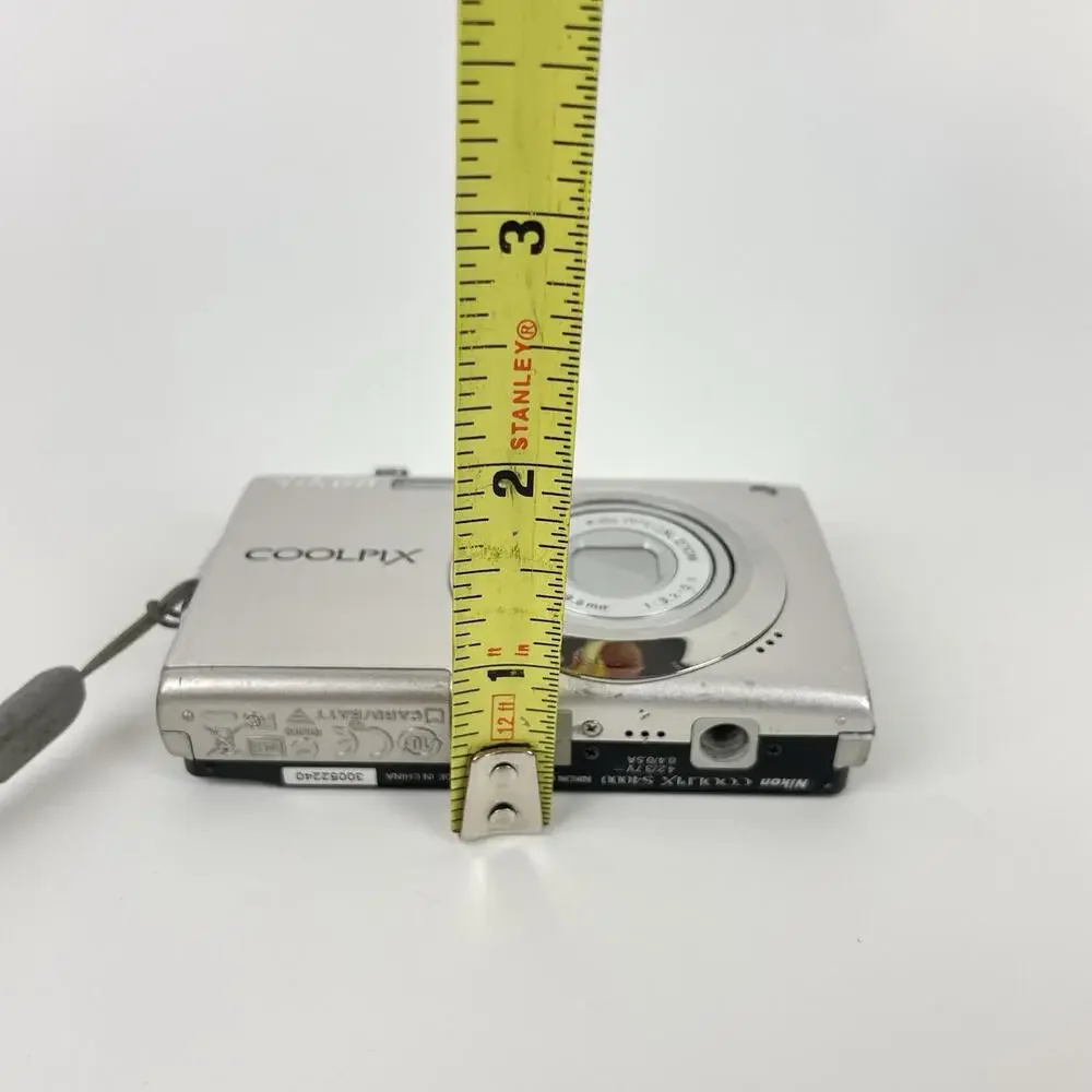 Nikon COOLPIX S4000 12.0MP Digital Camera Silver - FOR PARTS LENS ERROR